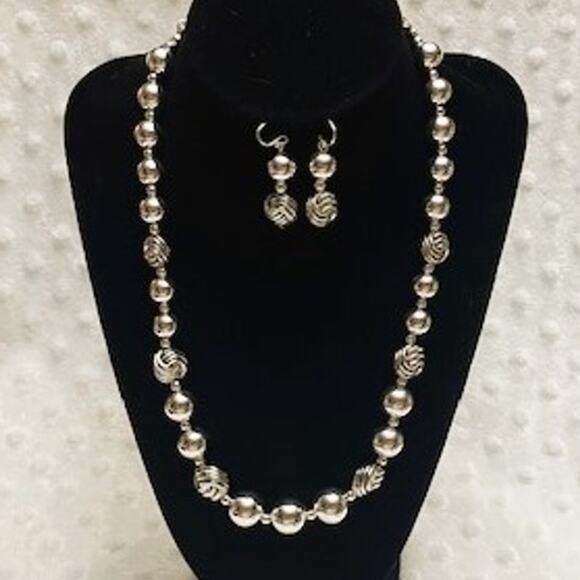 Vintage NRT Signed Silver Plated Knots & Balls Necklace & Earring Set - Picture 4 of 4